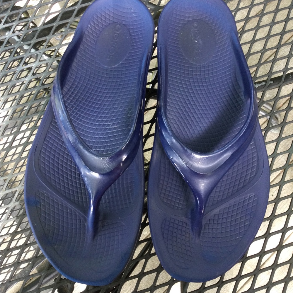 OOFOS Luxe Navy Recovery Sandals